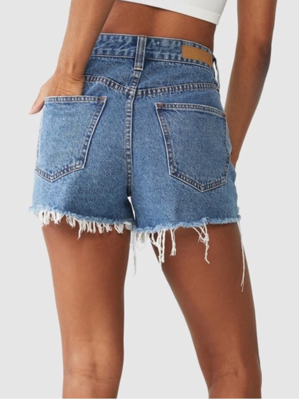 Cotton On Women’s Denim High Rise Mom Shorts | Distressed Cut-Off Jeans - Sz 4 - Picture 7 of 7